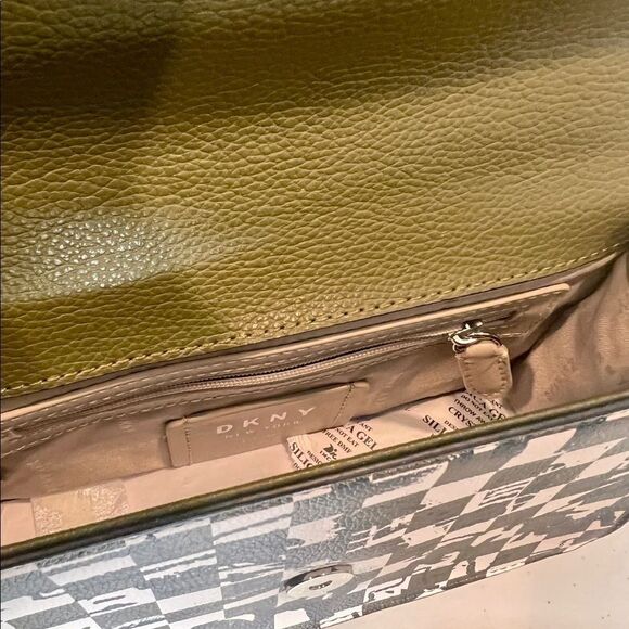 NWOT DKNY Check-graffiti Shoulder Bag In Green crossBag - Picture 4 of 13